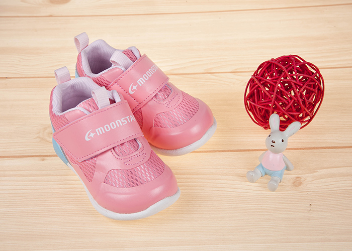  Moonstar日本3E寬楦粉色光澤感寶寶機能學步鞋