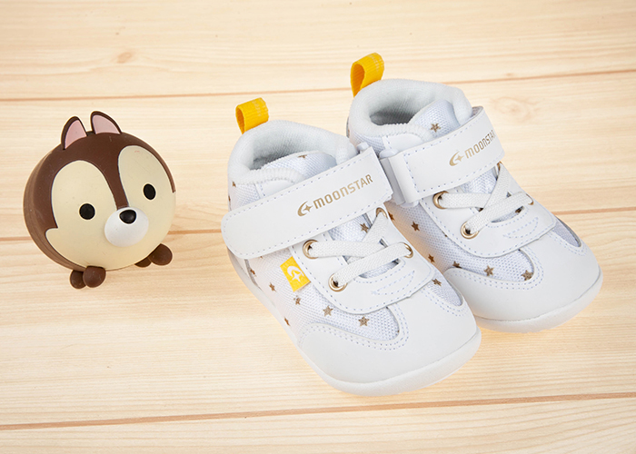 Moonstar日本純白色皮質星星寶寶機能學步鞋