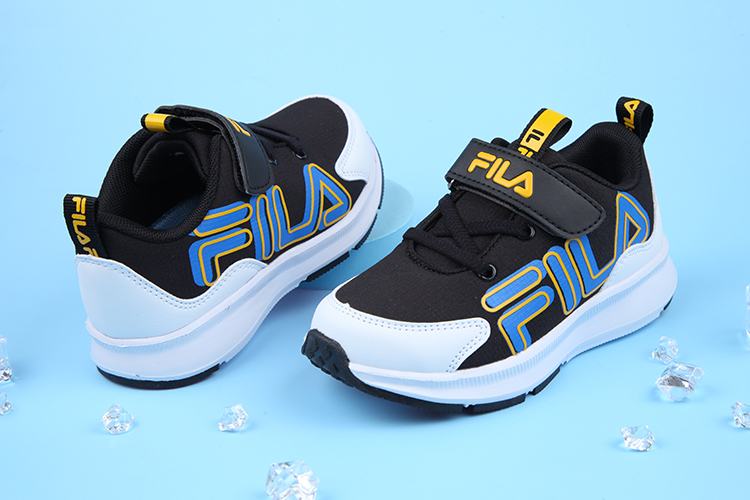 FILA康特杯系列黑色兒童輕量慢跑運動鞋